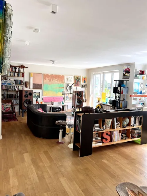 Wohnzimmer mit Ausgang zur Loggia