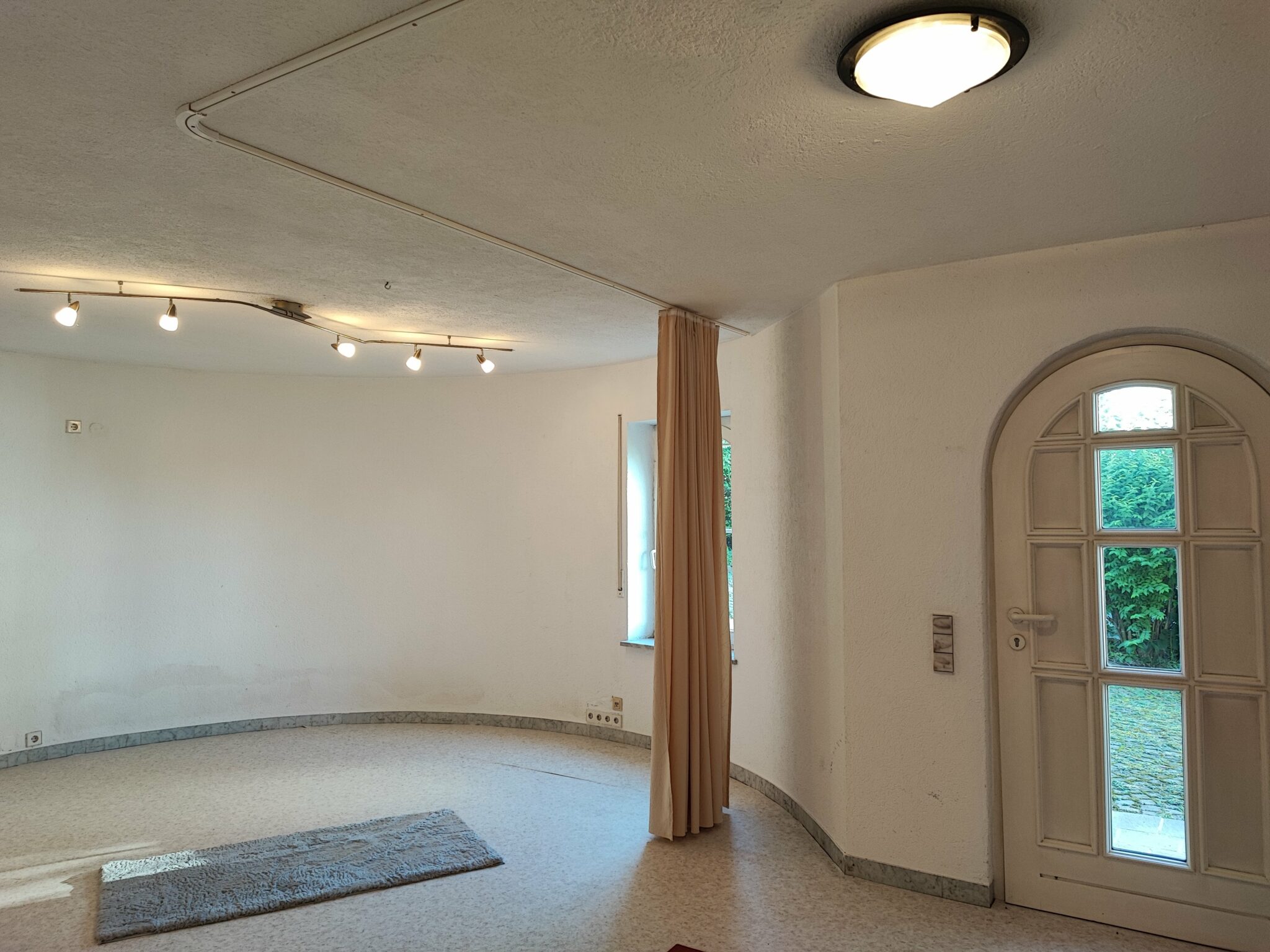 UG Büro mit separaten Eingang